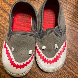 Girls size 6 grey shark slip on shoes so cute!